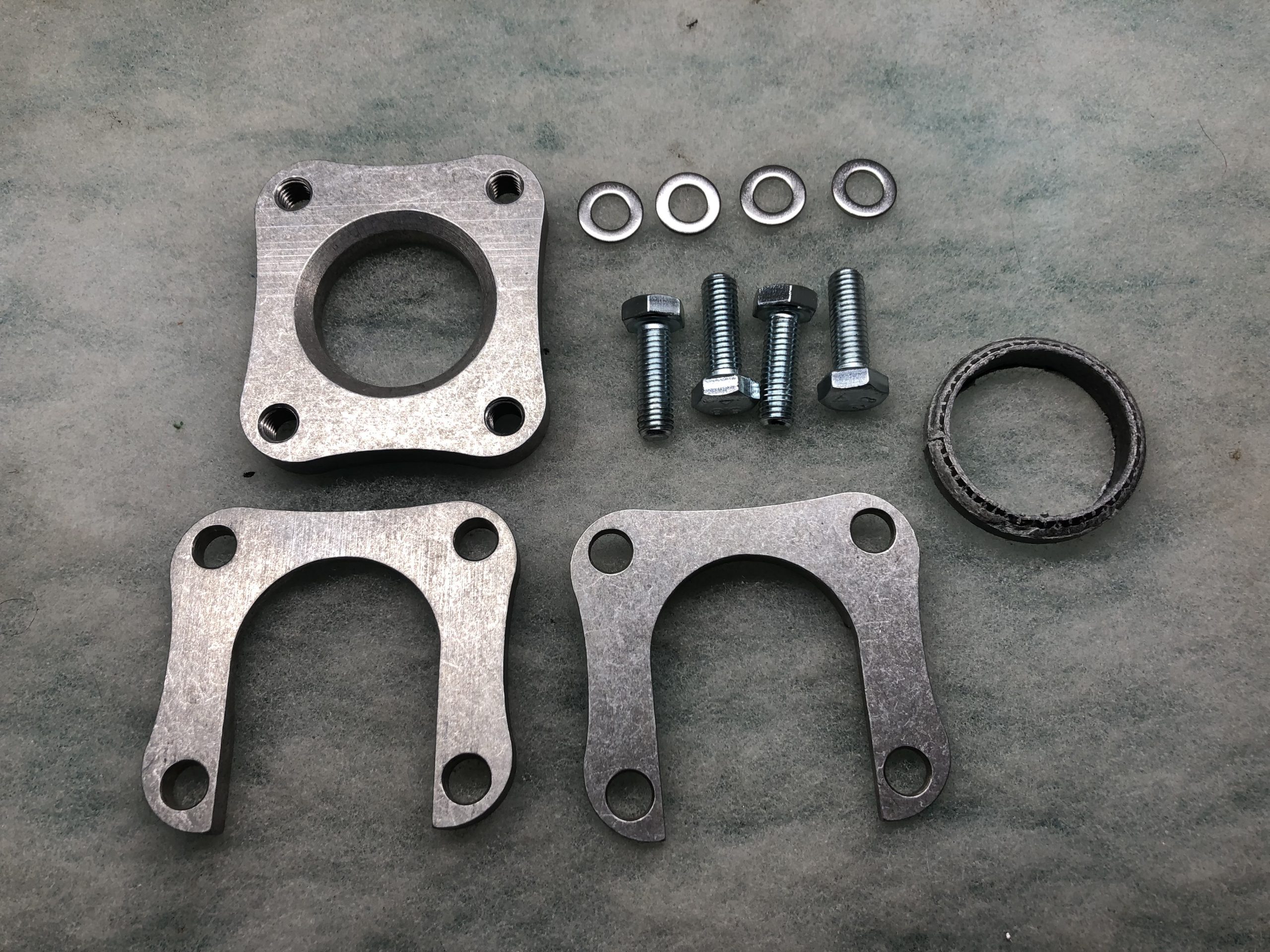 Air cooled exhaust gasket clamp