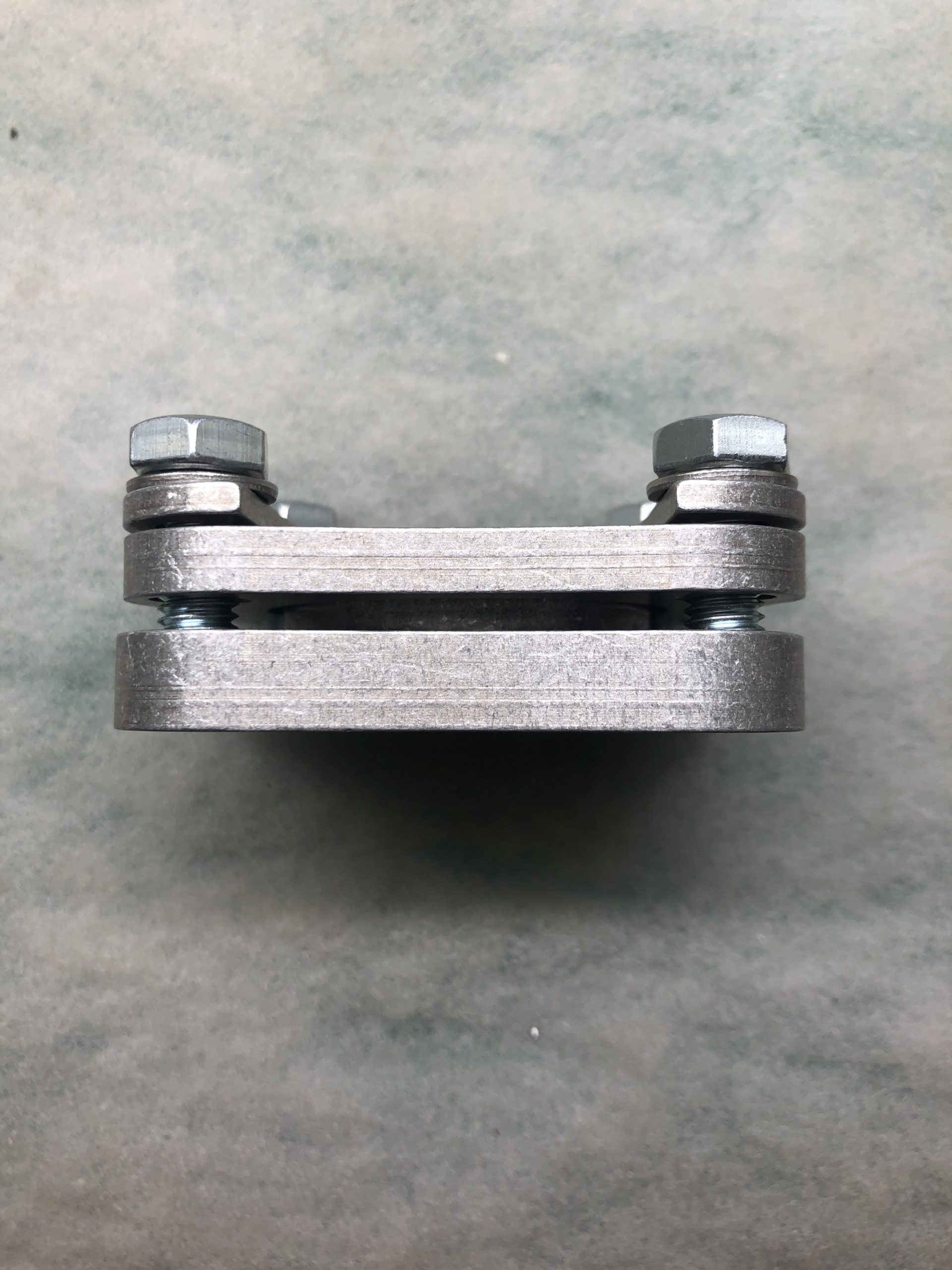 Air cooled exhaust gasket clamp